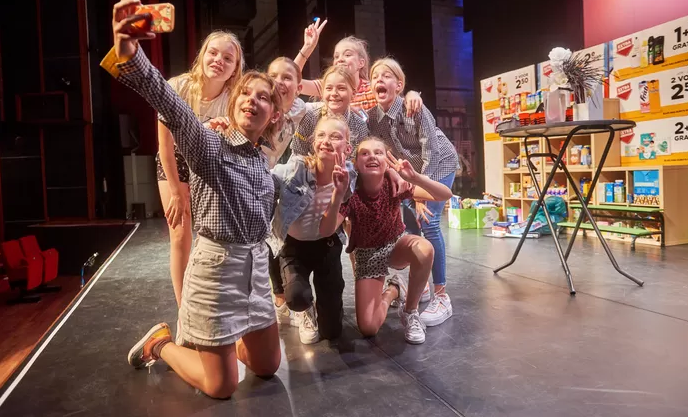 Zelfs zonder applaus steelt groep 8 de show